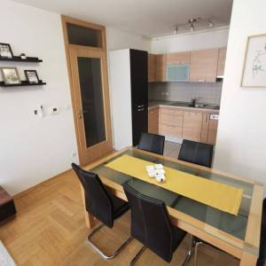 Zagreb-Vrapče, 3.5S stan NKP 78m2 sa spremištem, blizina svih sadržaja