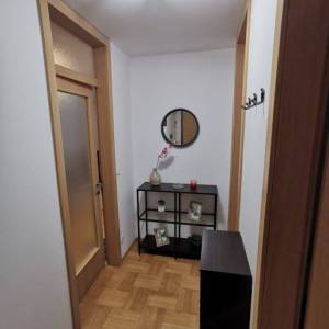 Zagreb-Vrapče, 3.5S stan NKP 78m2 sa spremištem, blizina svih sadržaja