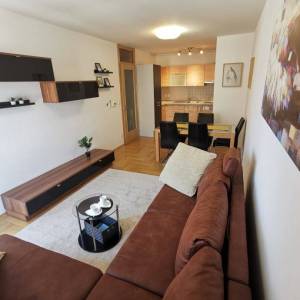 Zagreb-Vrapče, 3.5S stan NKP 78m2 sa spremištem, blizina svih sadržaja