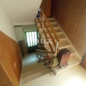 ZAGREB, VRAPČE - Udobna Obiteljska kuća s potencijalom modernog uređenja