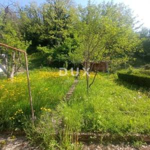 ZAGREB, VRAPČE - Udobna Obiteljska kuća s potencijalom modernog uređenja