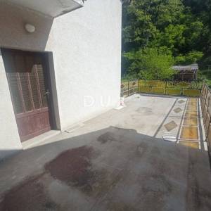 ZAGREB, VRAPČE - Udobna Obiteljska kuća s potencijalom modernog uređenja