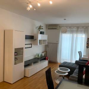 Zagreb-Vrbani, dvosoban stan 50m2 s terasom, odlična lokacija