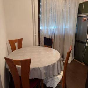 Zagreb-Vrbani,3-sobni stan na 2.katu zgrade s liftom, odlična lokacija