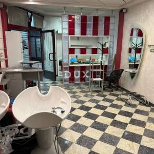 ZAGREB,DUBRAVA- Poslovni prostor u dvorištu poslovne zgrade, izvrsno za beauty djelatnosti