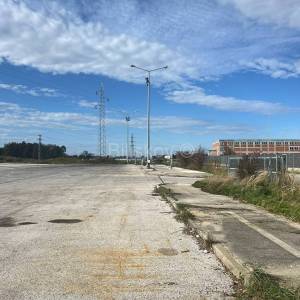 Zakup, Dugo Selo, zemljište u industr. zoni, 2 hale i nadstrešnica