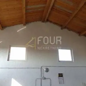 Zakup, Mavrinci, poslovna hala