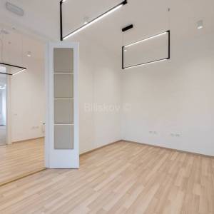 Zakup, Rijeka, Centar, luksuzni poslovni prostor, u zgradi