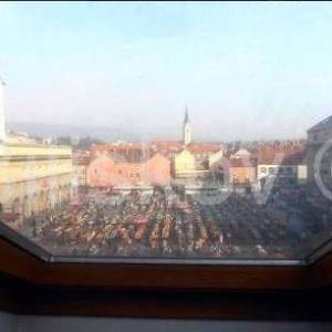 Zakup,Zagreb,D.grad,Trg bana J.Jelačića, p.prostor, 110m2,u potkrovlju