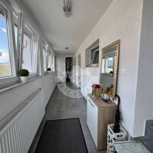 Zaprešić, Samostojeća kuća 310 m2, na površini od 1830 m2, sa gospodarskim prostorom