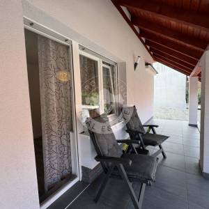 Zaprešić, Samostojeća kuća 310 m2, na površini od 1830 m2, sa gospodarskim prostorom