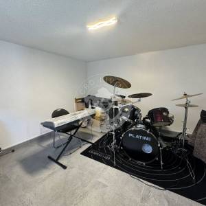 Zaprešić, Samostojeća kuća 310 m2, na površini od 1830 m2, sa gospodarskim prostorom