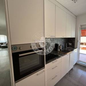 Zaprešić, Samostojeća kuća 310 m2, na površini od 1830 m2, sa gospodarskim prostorom