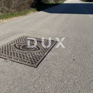 ZEMUNIK DONJI - Građevinsko zemljište 803m²!