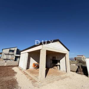 ZEMUNIK GORNJI - Zemljište s objektom i građevinskom dozvolom!