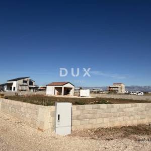 ZEMUNIK GORNJI - Zemljište s objektom i građevinskom dozvolom!