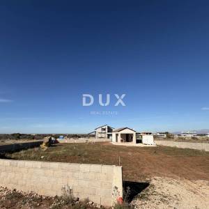 ZEMUNIK GORNJI - Zemljište s objektom i građevinskom dozvolom!