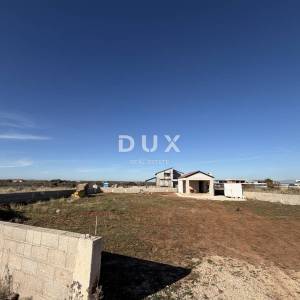 ZEMUNIK GORNJI - Zemljište s objektom i građevinskom dozvolom!