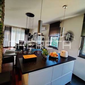 Žnjan, trosoban stan 101 m² s terasama i garažom