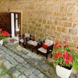 Žrnovnica, samostojeća kuća 300 m2 sa bazenom