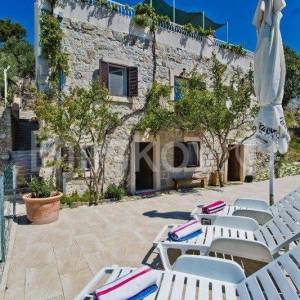 Žrnovnica, samostojeća kuća 300 m2 sa bazenom