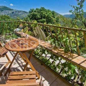 Žrnovnica, samostojeća kuća 300 m2 sa bazenom