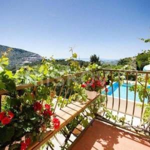 Žrnovnica, samostojeća kuća 300 m2 sa bazenom