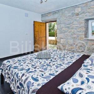 Žrnovnica, samostojeća kuća 300 m2 sa bazenom