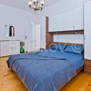 Žrnovnica, samostojeća kuća 300 m2 sa bazenom