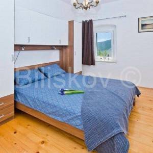 Žrnovnica, samostojeća kuća 300 m2 sa bazenom