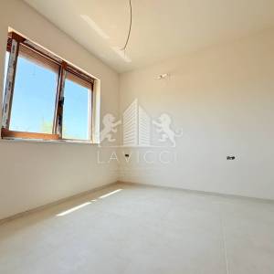 1-soban apartman s vrtom u novogradnji-Nin