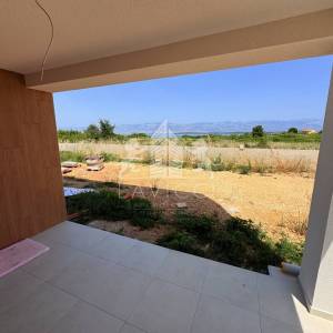 1-soban apartman s vrtom u novogradnji-Nin