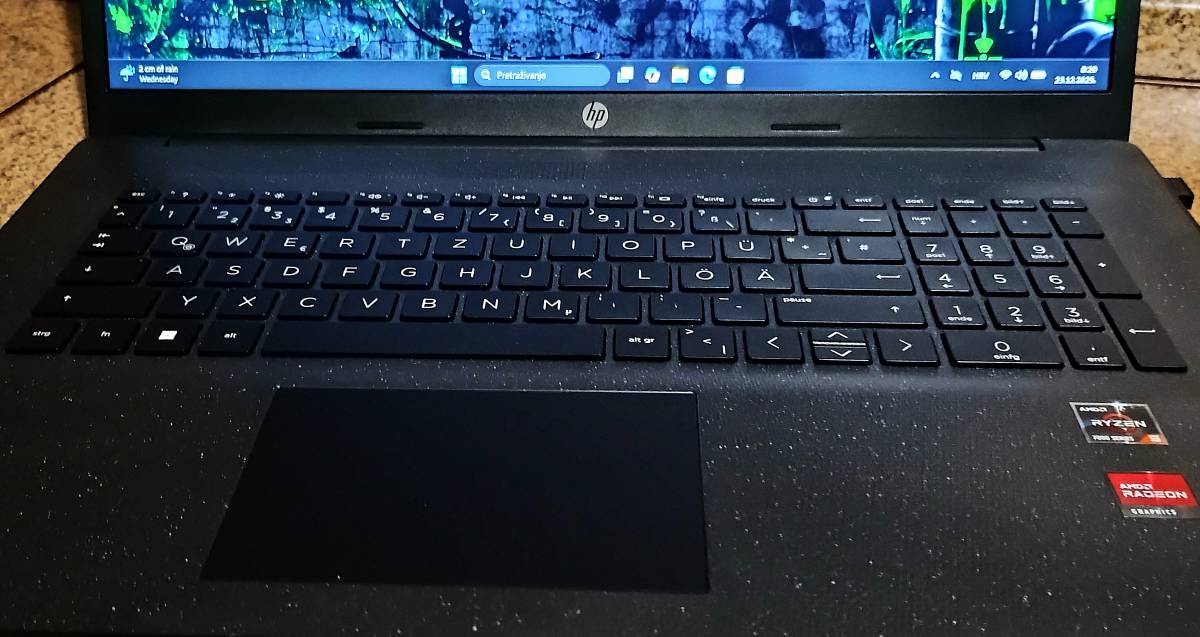 17.3", Ryzen 5 7520U, 8gb DDR5,  512gb M.2, AMD Radeon 610M, Win11