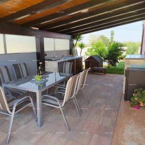 5 km do centra Pule simpatična kućica, 5 km do Ližnjana.