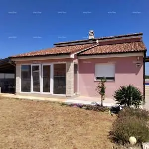 5 km do centra Pule simpatična kućica, 5 km do Ližnjana.