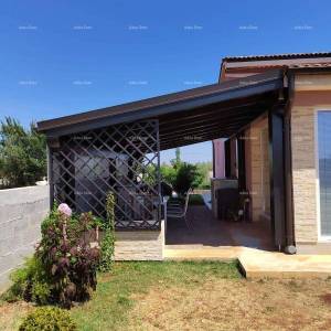 5 km do centra Pule simpatična kućica, 5 km do Ližnjana.