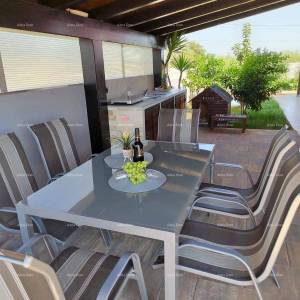 5 km do centra Pule simpatična kućica, 5 km do Ližnjana.