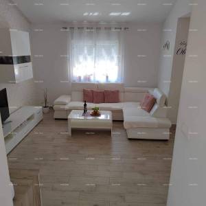 5 km do centra Pule simpatična kućica, 5 km do Ližnjana.