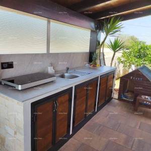 5 km do centra Pule simpatična kućica, 5 km do Ližnjana.