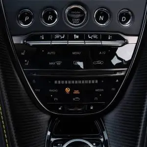 Aston Martin DBS Superleggera 5.2 V12 - 3 godine jamstva