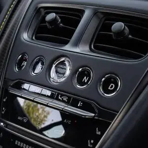 Aston Martin DBS Superleggera 5.2 V12 - 3 godine jamstva