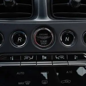 Aston Martin DBS Superleggera 5.2 V12 - 3 godine jamstva