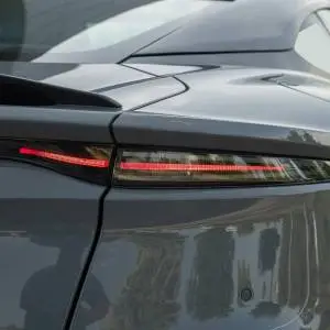 Aston Martin DBS Superleggera 5.2 V12 - 3 godine jamstva