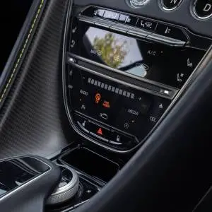 Aston Martin DBS Superleggera 5.2 V12 - 3 godine jamstva