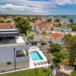 Atraktivna moderna villa s bazenom i jacuzzijem - Privlaka, Zadar