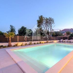 Atraktivna moderna villa s bazenom i jacuzzijem - Privlaka, Zadar