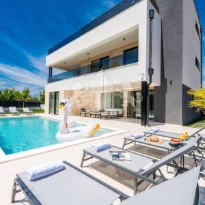 Atraktivna moderna villa s bazenom i jacuzzijem - Privlaka, Zadar