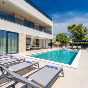 Atraktivna moderna villa s bazenom i jacuzzijem - Privlaka, Zadar