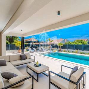 Atraktivna moderna villa s bazenom i jacuzzijem - Privlaka, Zadar