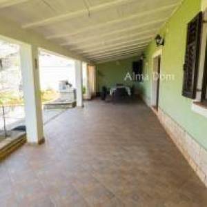 Autentično istarsko imanje kraj Žminja – kuća s  velikim potencijalom!